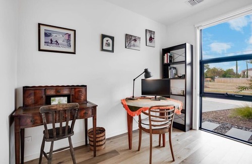 Bentleigh House | Relaxing Bentleigh Executive Family Getaway