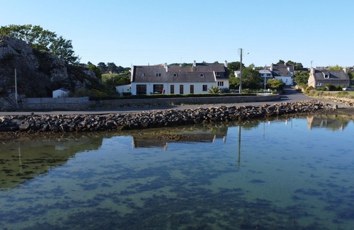 Penvenan House | Relaxing, Calm, Breathtaking Sea View 2 m from the water, Small Typical Breton Port