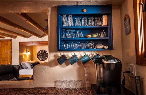 Broadmoor House | Relaxing Casita With Hot Tub Near The Broadmoor