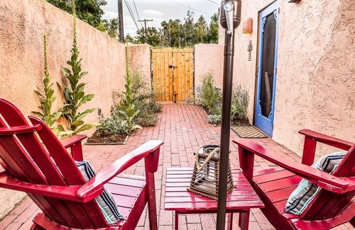 Broadmoor House | Relaxing Casita With Hot Tub Near The Broadmoor