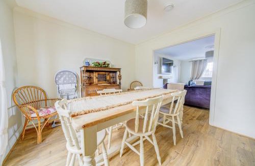 New Forest District Apartment | Relaxing Coastal Cottage with Hot Tub & Views