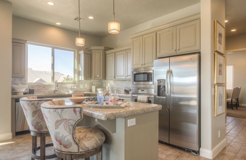 Washington House | Relaxing, Coral Ridge R&R! Pools Across the Street. Overlooking the Fish Pond