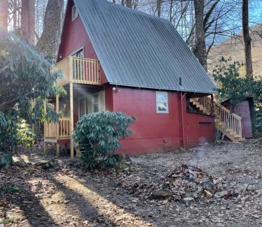 Canton House | Relaxing Creek Cabin