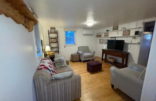 Canton House | Relaxing Creek Cabin