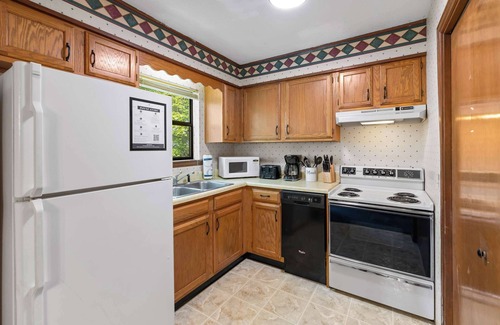 Pigeon Forge House | Relaxing Escape: Pool Access & Close to Dollywood!