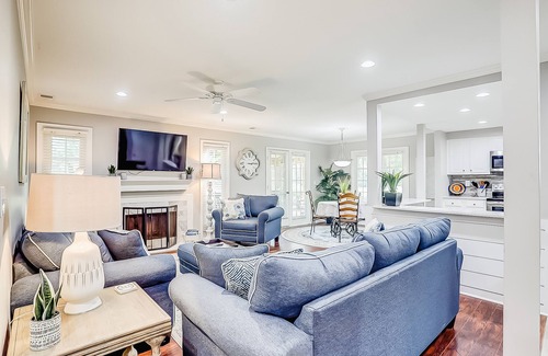 Shipyard Plantation Condo | Relaxing Evian Condo | Enjoy pool, golf, & tennis | Quick walk to the beach