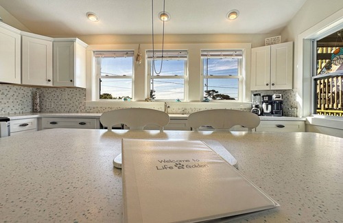 Hatteras House | Relaxing family and dog friendly getaway located in Hatteras
