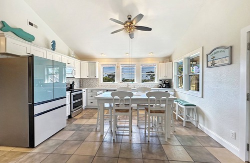 Hatteras House | Relaxing family and dog friendly getaway located in Hatteras