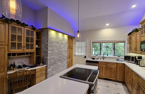 Yarmouth Port House | Relaxing family getaway, near beaches, farm and golf! Fire pit/Deck/Patio