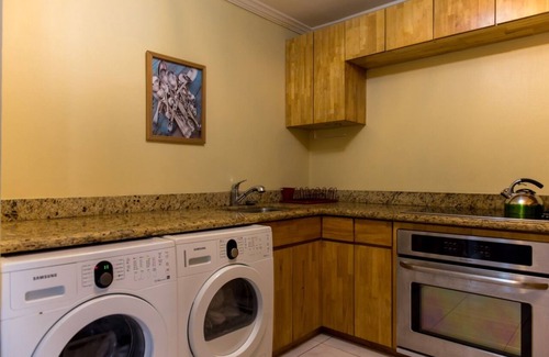 Orange Bay Condo | Relaxing fun in the sun. Enjoy a little piece of the jamaican jewel in security