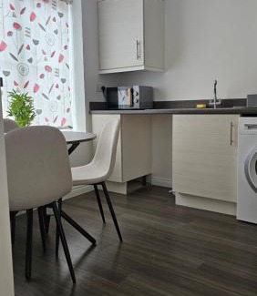 Rugby Apartment | Relaxing Getaway Entire 3 -Bedroom House