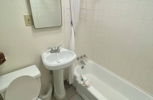 Oak Creek Hotel | Relaxing Getaway in our Homespun Double Kitchenette at Lodges of Oak Creek!