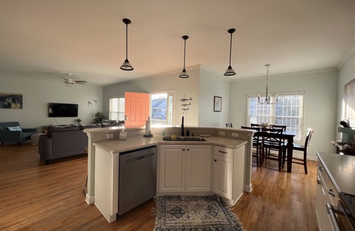 Tranquil Harbour House | Relaxing getaway - walking distance to beach, ice cream shop, putt putt and more