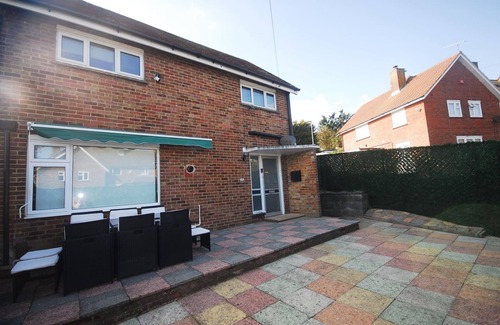 Woodingdean House | Relaxing Getaway With Hot Tub & Sauna Sleeps 6