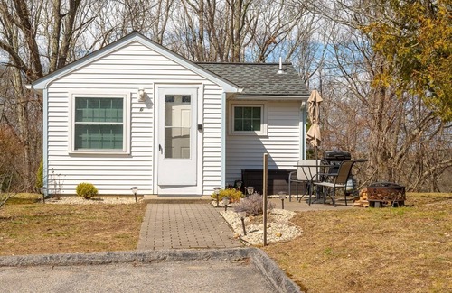 Westerly Cottage | Relaxing Getaway with Town Beach Access