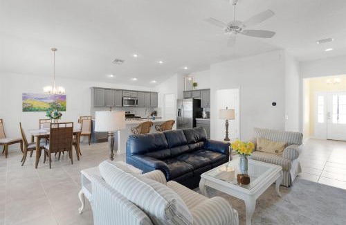 Wildwood House | Relaxing, Golf, Pools, Hiking, events