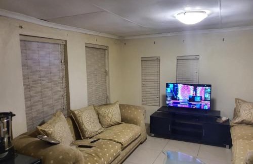 Phuthaditjhaba House | Relaxing Holiday Home