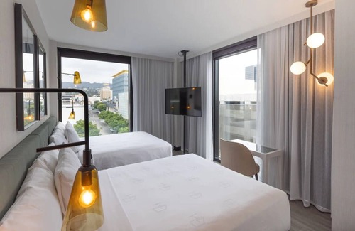 Hollywood Hotel | Relaxing Hollywood Stay: Pool, Rooftop, Pets Allowed, Attractions Nearby