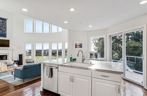 El Granada House | Relaxing Home – ocean views w/hot tub, & short walk to beach!