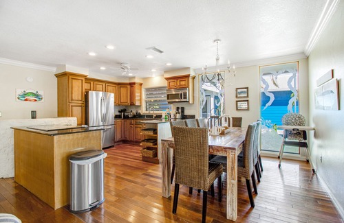 Anna Maria House | Relaxing Home with Private Pool, High-Speed WiFi, Central AC, & Washer/Dryer