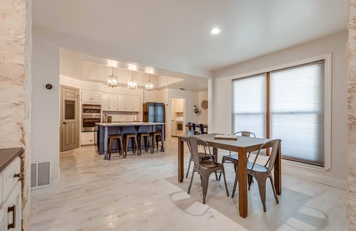 Ridgehaven House | Relaxing home with Pool&Spa in central location