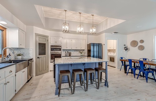Ridgehaven House | Relaxing home with Pool&Spa in central location