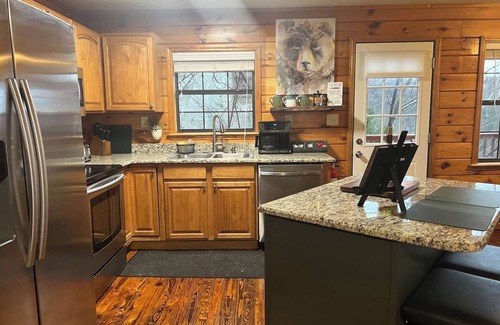 Sevierville Cabin | Relaxing Hot tub! Views! 3 min to Dollywood! by Escapada Club