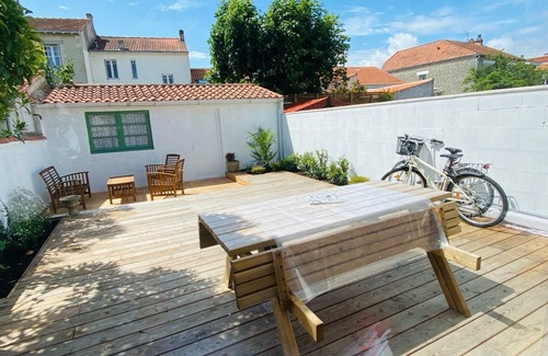 La Rochelle House | Relaxing House, Bright
