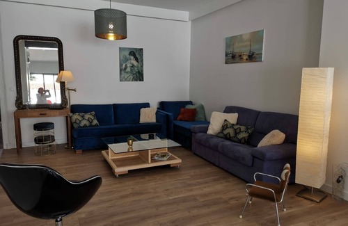 La Rochelle House | Relaxing House, Bright