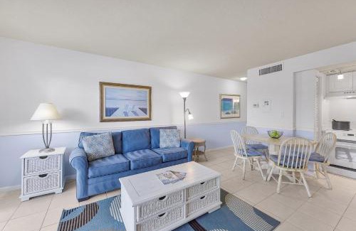 Marco Island House | Relaxing inland condo with pool and steps to beach