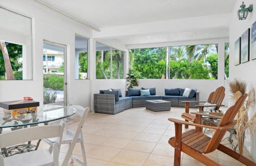 Grace Bay House | Relaxing Island Retreat Steps to Grace Bay Beach