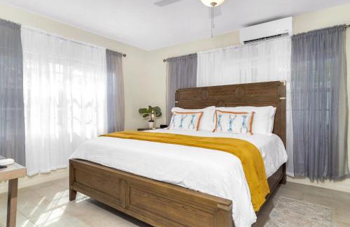 Grace Bay House | Relaxing Island Retreat Steps to Grace Bay Beach
