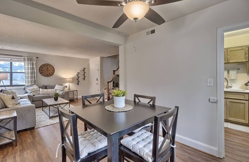 Columbia House | Relaxing Jackson Townhouse