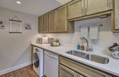 Columbia House | Relaxing Jackson Townhouse