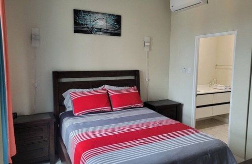 Eden Gardens Apartment | Relaxing Kingston Apartment in close proximity to entertainment