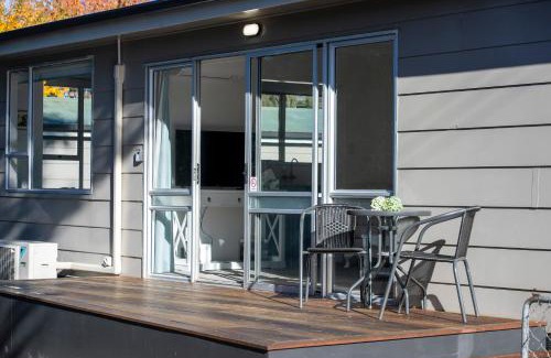 Te Anau House | Relaxing Kiwi Bach - Te Anau Holiday Home