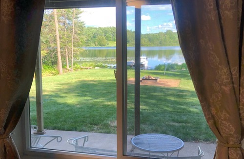 Carter House | Relaxing Lake Home that is certain to create smiles and memories for all ages!