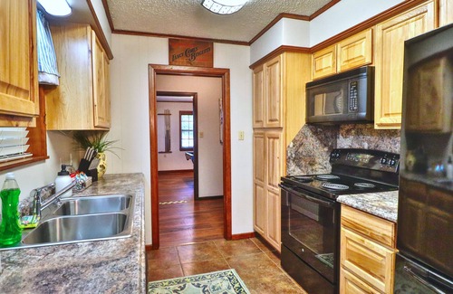 Texarkana House | Relaxing Lake House Retreat