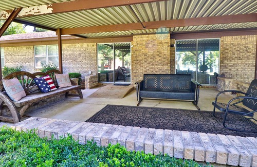 Texarkana House | Relaxing Lake House Retreat
