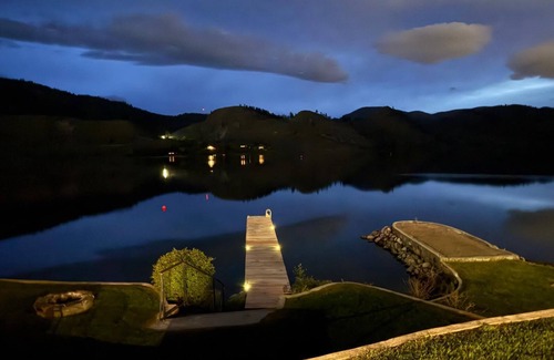 Okanagan-Similkameen House | Relaxing Lakefront Bungalow Suite 2 Bedrooms – Steps from Skaha Shoreline