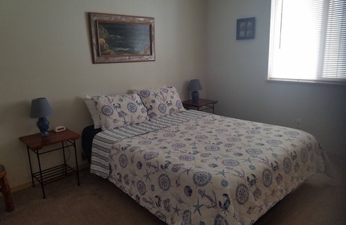 Sunset Beach House | Relaxing Lakefront, Close to Beach, Family Friendly, Quiet Neighborhood.