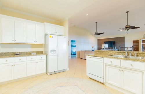 Lake Park House | Relaxing lakefront home - Wonderful getaway for families or friends!