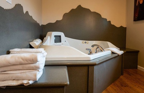 Big Lake Apartment | Relaxing Lakeview Apartment with Lake and Mountain Views