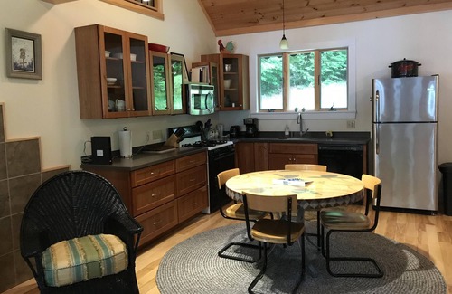 Franklin Cabin | Relaxing Lovely Molasses Pond Cabin