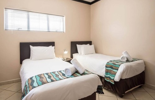 Windhoek Apartment | Relaxing Luxury Cottage, Swimming Pools On-site, Minutes to Independence Stadium