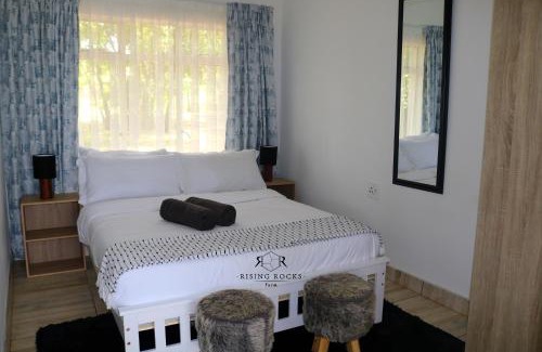 Magaliesberg Apartment | Relaxing Mountain FarmStay w hikes, boma, pool