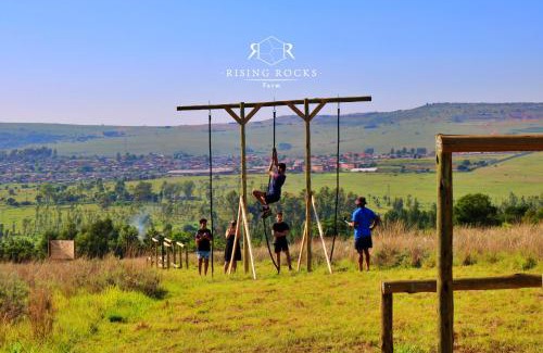 Magaliesberg Apartment | Relaxing Mountain FarmStay w hikes, boma, pool
