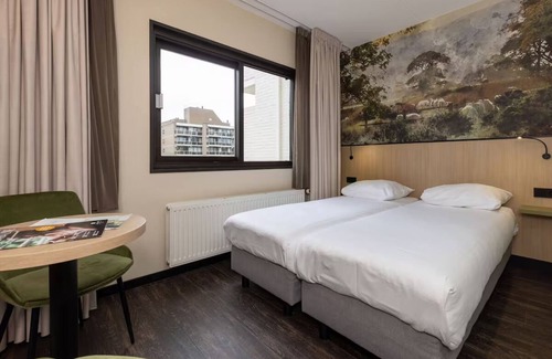 Winterswijk Hotel | Relaxing Nature Retreat with Indoor Pool, Lush Gardens and Free Parking