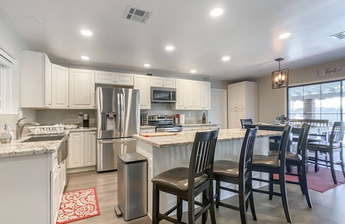 Tempe House | Relaxing Oasis! 5 bedroom 3 bath with Pool