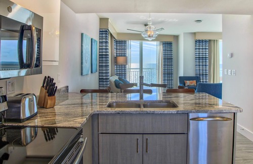 Treasure Island Condo | Relaxing Oasis - Penthouse on the Beach with Pool